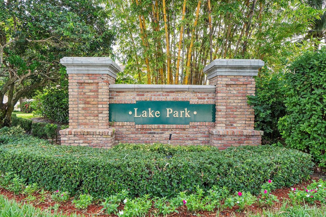8821 Lake Park Cir N_046