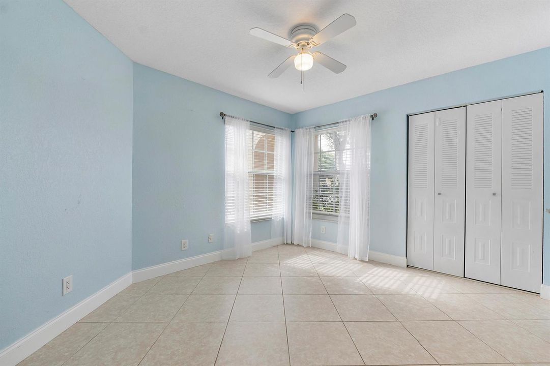 8821 Lake Park Cir N_023