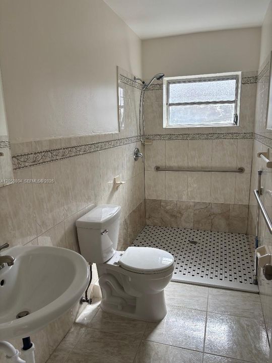 For Rent: $3,200 (3 beds, 2 baths, 1400 Square Feet)