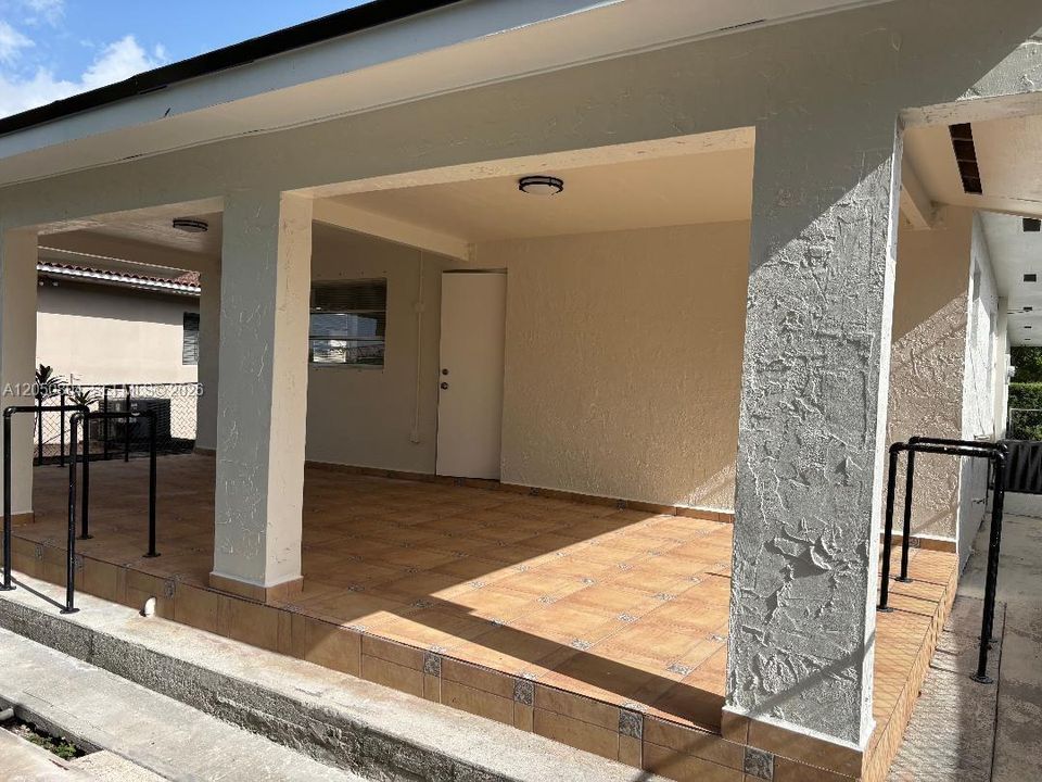 For Rent: $3,200 (3 beds, 2 baths, 1400 Square Feet)