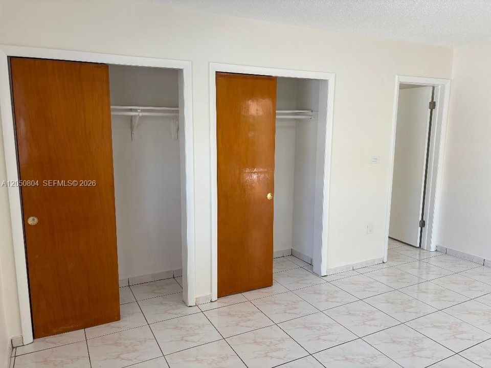 For Rent: $3,200 (3 beds, 2 baths, 1400 Square Feet)