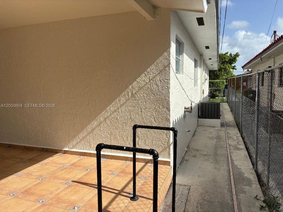 For Rent: $3,200 (3 beds, 2 baths, 1400 Square Feet)