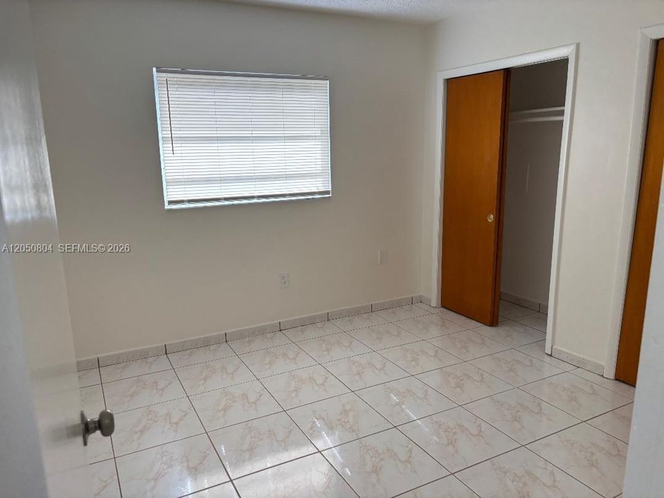 For Rent: $3,200 (3 beds, 2 baths, 1400 Square Feet)