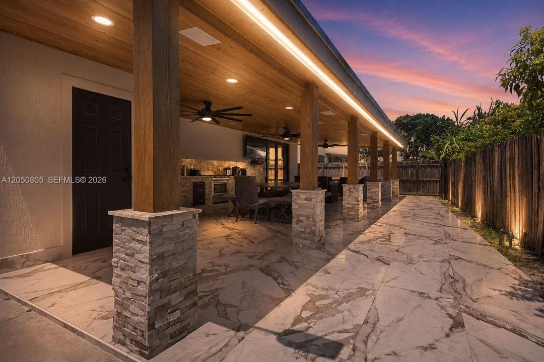For Sale: $729,900 (5 beds, 5 baths, 2633 Square Feet)