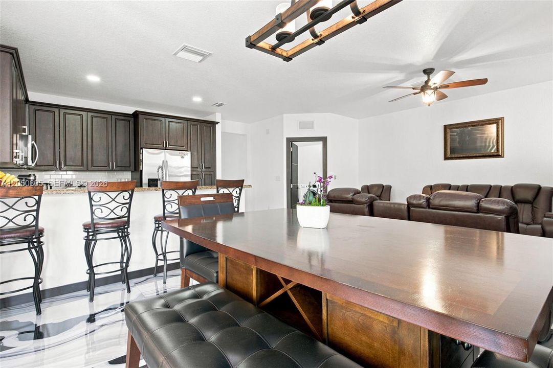 For Sale: $729,900 (5 beds, 5 baths, 2633 Square Feet)