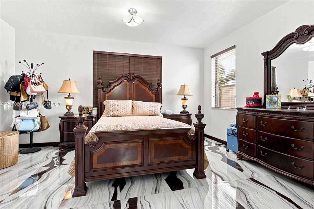 For Sale: $729,900 (5 beds, 5 baths, 2633 Square Feet)