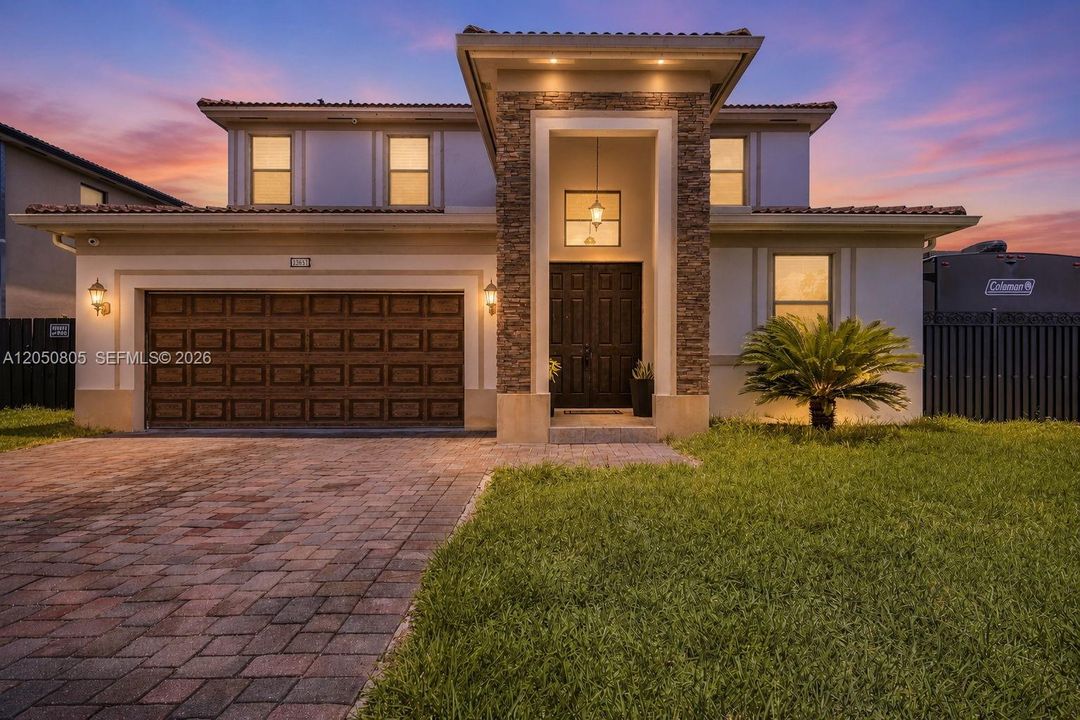 For Sale: $729,900 (5 beds, 5 baths, 2633 Square Feet)