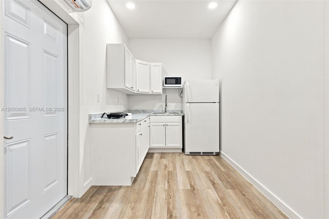 For Sale: $729,900 (5 beds, 5 baths, 2633 Square Feet)