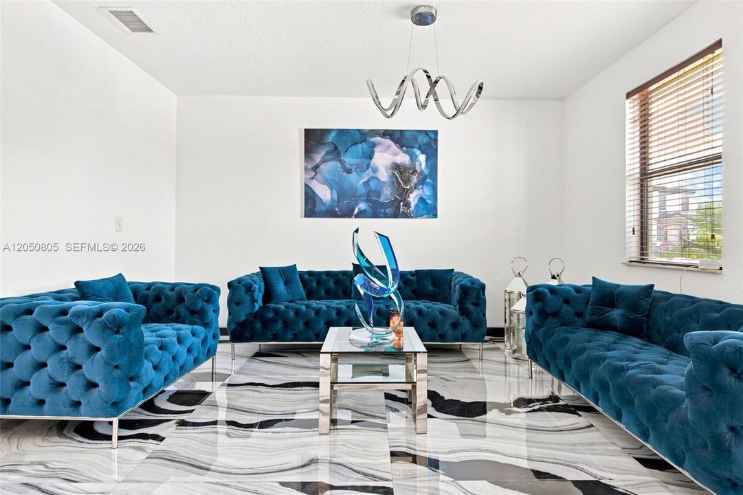 For Sale: $729,900 (5 beds, 5 baths, 2633 Square Feet)