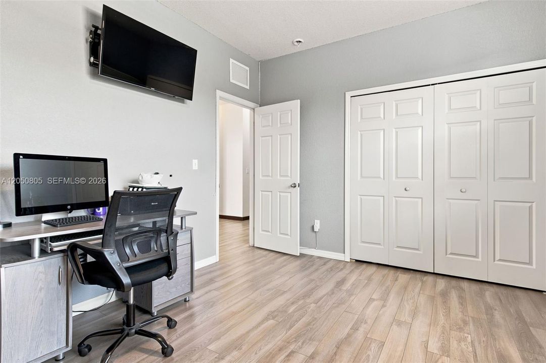 For Sale: $729,900 (5 beds, 5 baths, 2633 Square Feet)