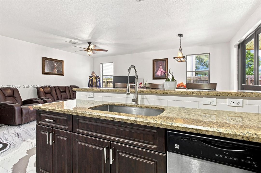 For Sale: $729,900 (5 beds, 5 baths, 2633 Square Feet)