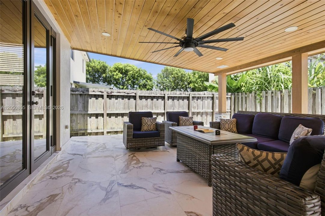 For Sale: $729,900 (5 beds, 5 baths, 2633 Square Feet)