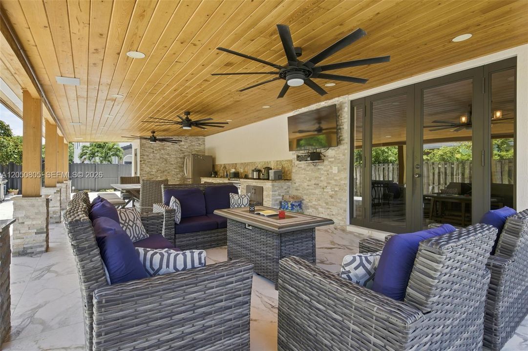 For Sale: $729,900 (5 beds, 5 baths, 2633 Square Feet)
