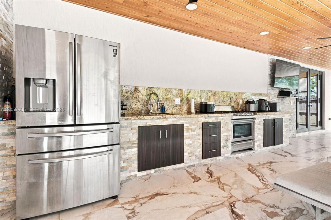 For Sale: $729,900 (5 beds, 5 baths, 2633 Square Feet)