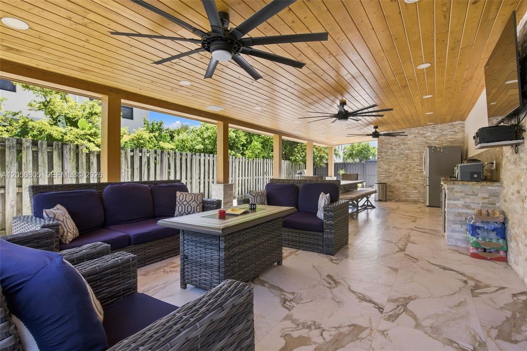 For Sale: $729,900 (5 beds, 5 baths, 2633 Square Feet)