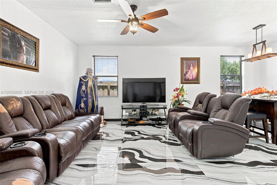 For Sale: $729,900 (5 beds, 5 baths, 2633 Square Feet)