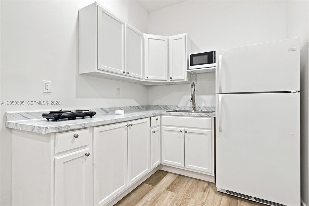 For Sale: $729,900 (5 beds, 5 baths, 2633 Square Feet)