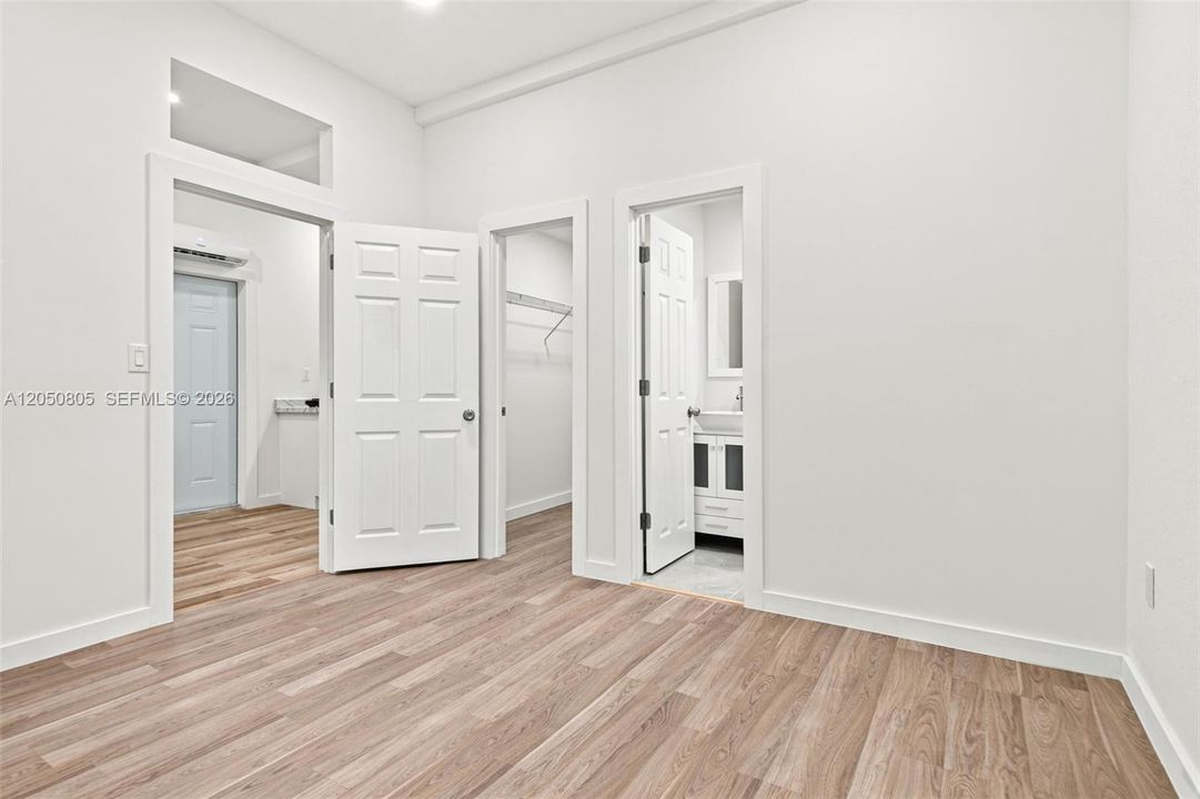 For Sale: $729,900 (5 beds, 5 baths, 2633 Square Feet)