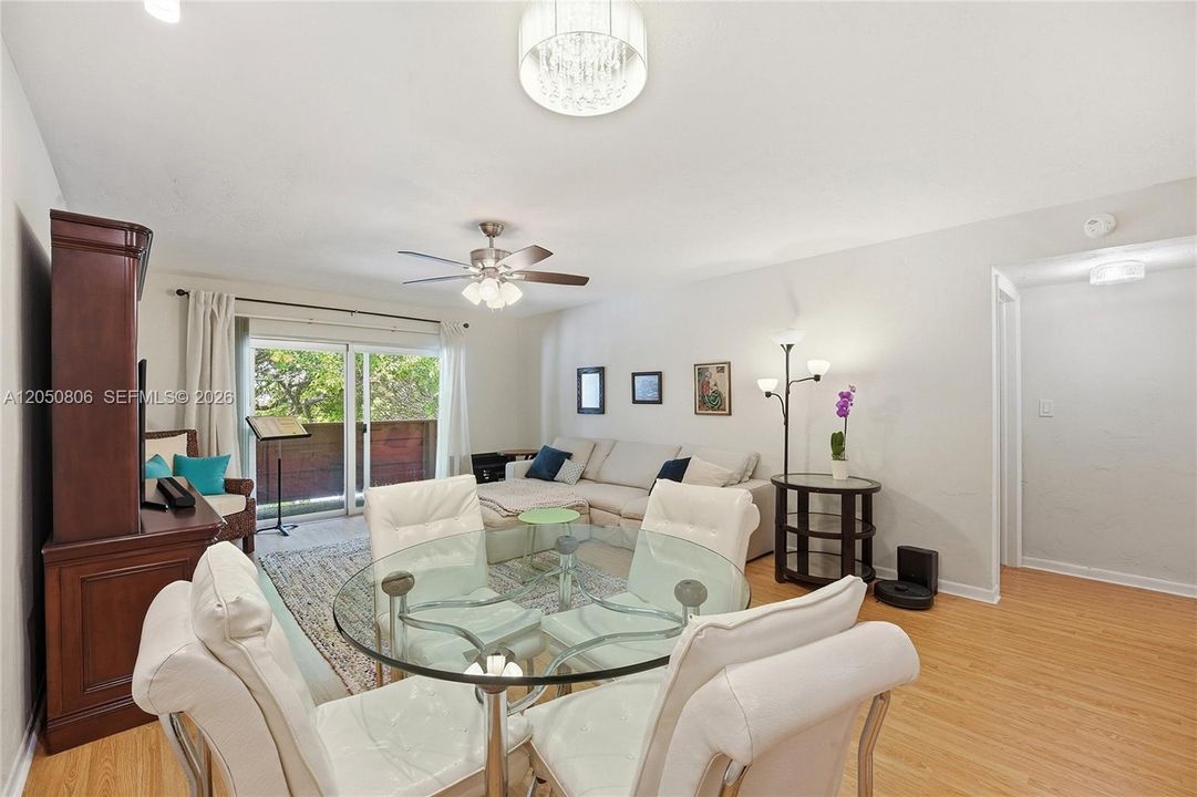 En Venta: $319,000 (1 camas, 1 baños, 896 Pies cuadrados)