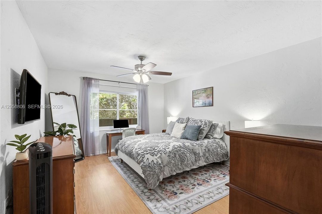 En Venta: $319,000 (1 camas, 1 baños, 896 Pies cuadrados)
