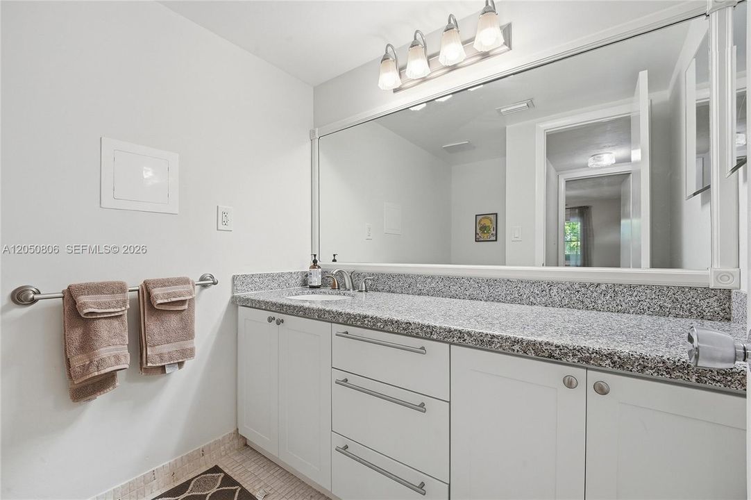 En Venta: $319,000 (1 camas, 1 baños, 896 Pies cuadrados)