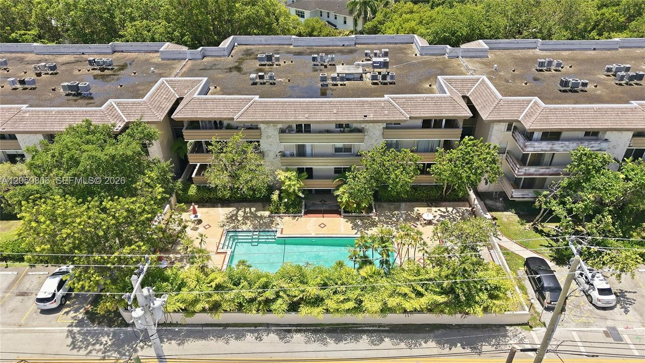En Venta: $319,000 (1 camas, 1 baños, 896 Pies cuadrados)