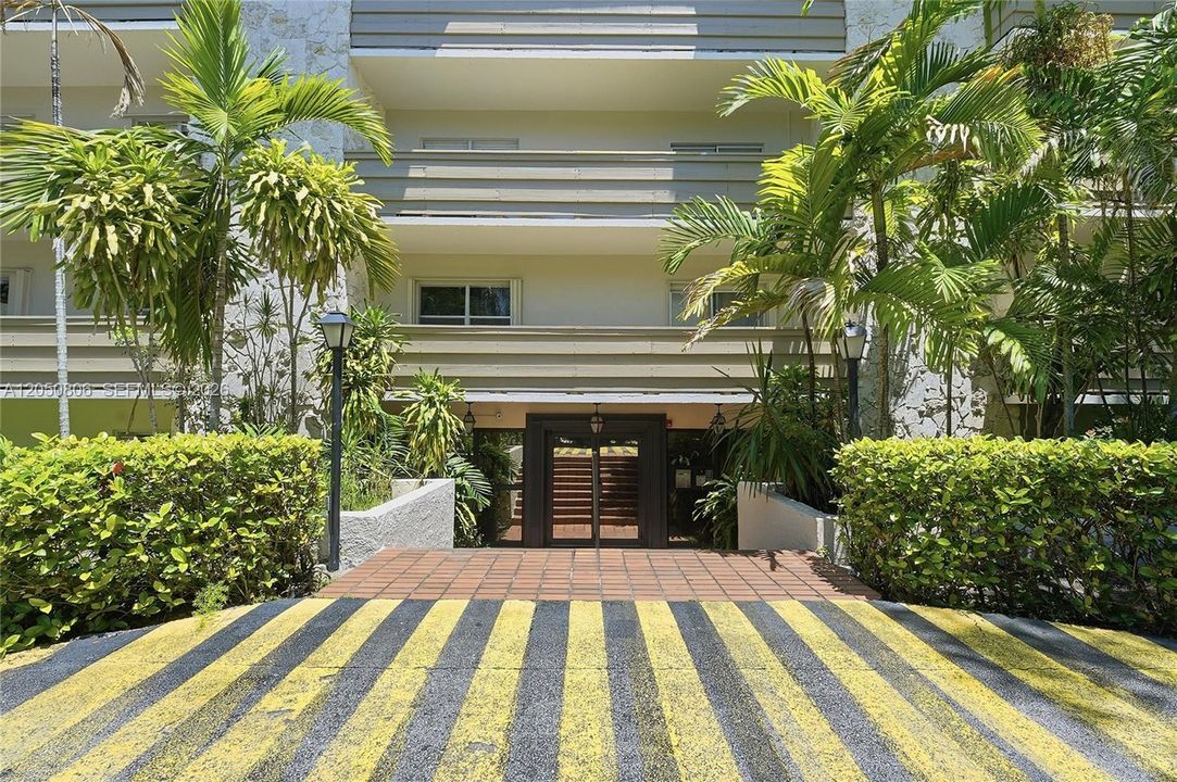 En Venta: $319,000 (1 camas, 1 baños, 896 Pies cuadrados)