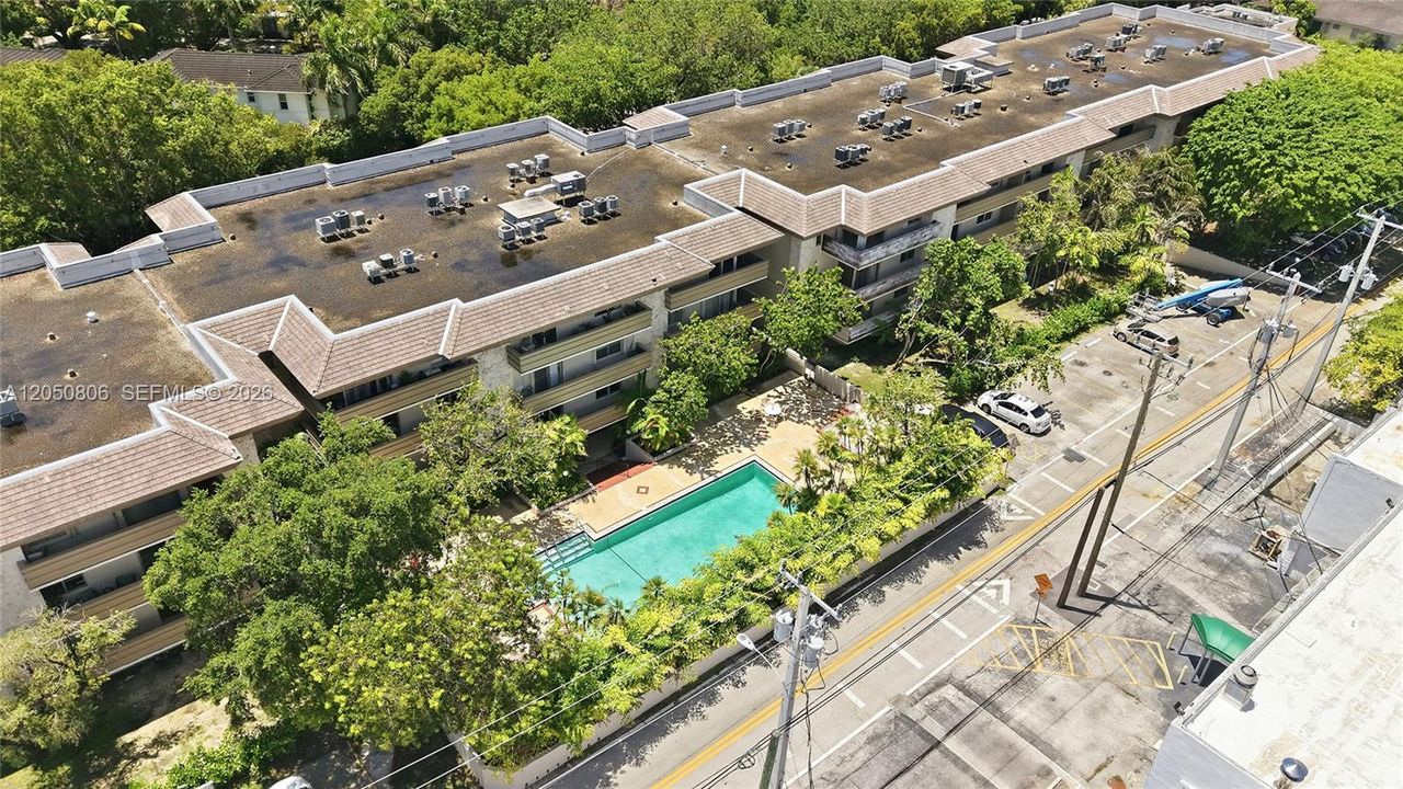 En Venta: $319,000 (1 camas, 1 baños, 896 Pies cuadrados)