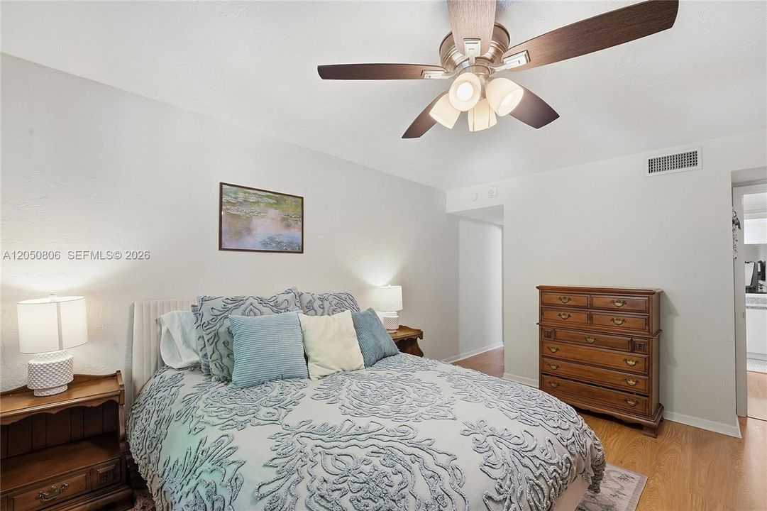 En Venta: $319,000 (1 camas, 1 baños, 896 Pies cuadrados)