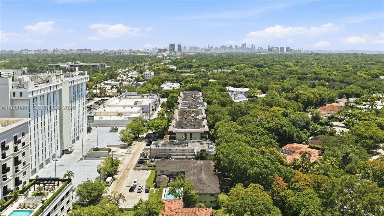 En Venta: $319,000 (1 camas, 1 baños, 896 Pies cuadrados)