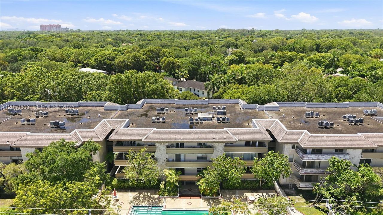 En Venta: $319,000 (1 camas, 1 baños, 896 Pies cuadrados)