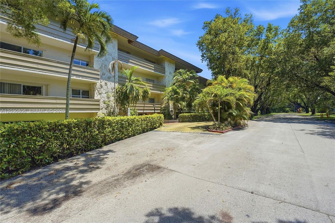 En Venta: $319,000 (1 camas, 1 baños, 896 Pies cuadrados)