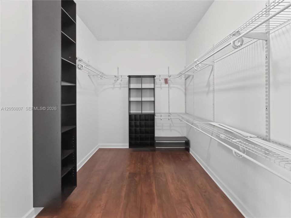 For Rent: $3,900 (3 beds, 3 baths, 2727 Square Feet)