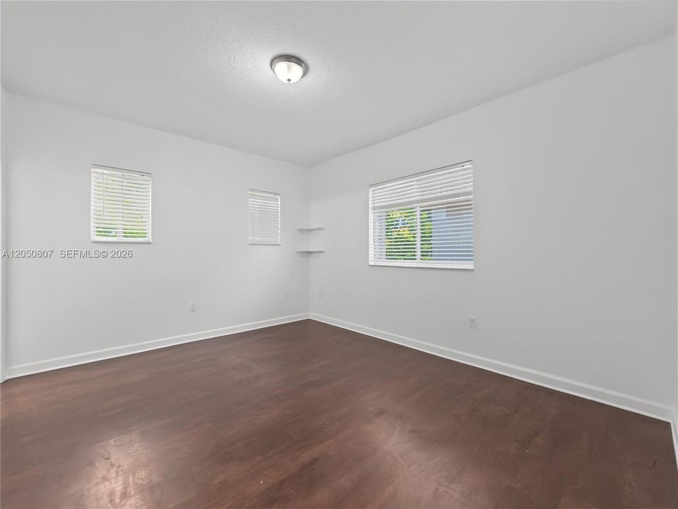 For Rent: $3,900 (3 beds, 3 baths, 2727 Square Feet)