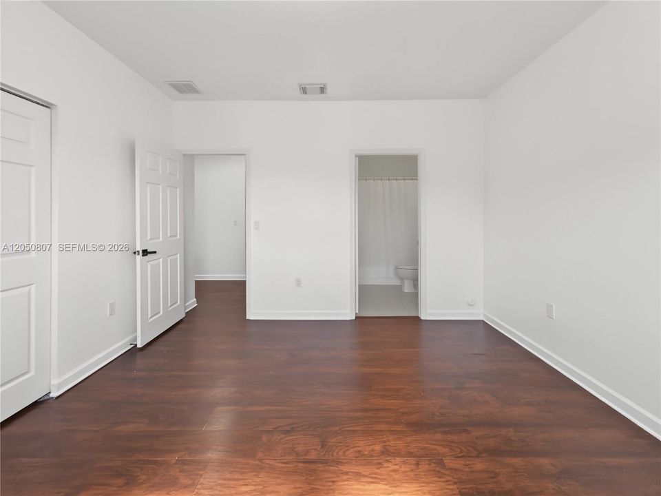For Rent: $3,900 (3 beds, 3 baths, 2727 Square Feet)