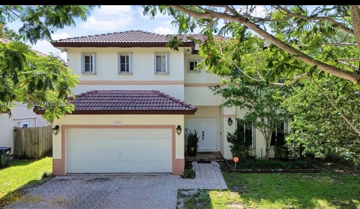 For Rent: $3,900 (3 beds, 3 baths, 2727 Square Feet)