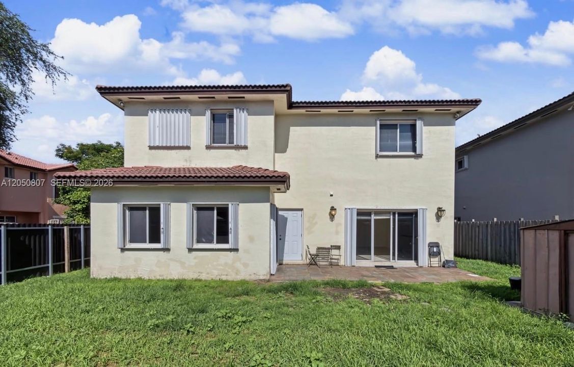 For Rent: $3,900 (3 beds, 3 baths, 2727 Square Feet)
