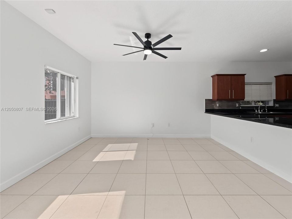 For Rent: $3,900 (3 beds, 3 baths, 2727 Square Feet)