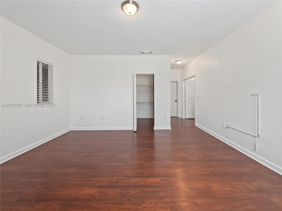 For Rent: $3,900 (3 beds, 3 baths, 2727 Square Feet)