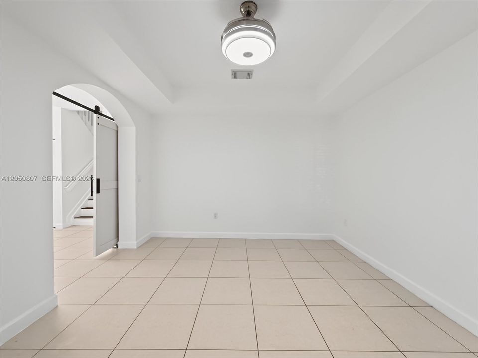 For Rent: $3,900 (3 beds, 3 baths, 2727 Square Feet)