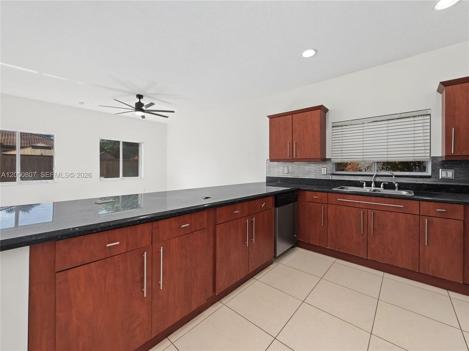 For Rent: $3,900 (3 beds, 3 baths, 2727 Square Feet)