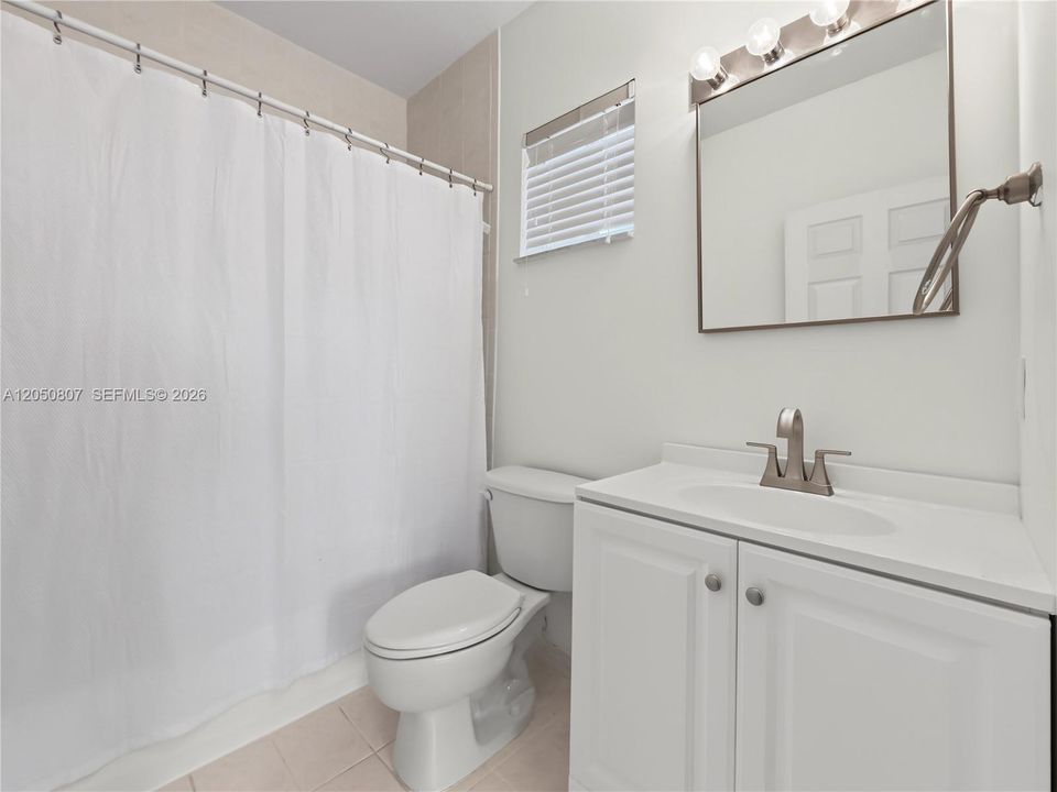 For Rent: $3,900 (3 beds, 3 baths, 2727 Square Feet)