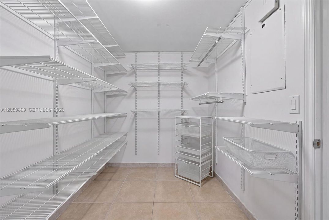 В аренду: $7,000 (2 спален, 2 ванн, 2229 Квадратных фут)
