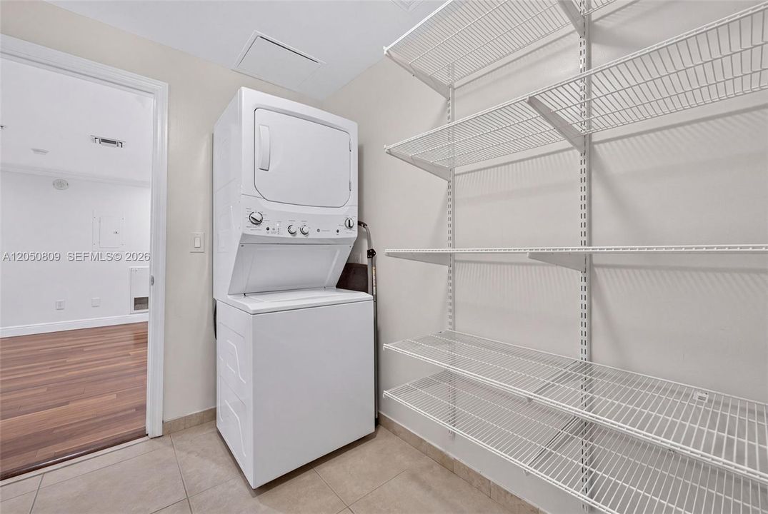 В аренду: $7,000 (2 спален, 2 ванн, 2229 Квадратных фут)