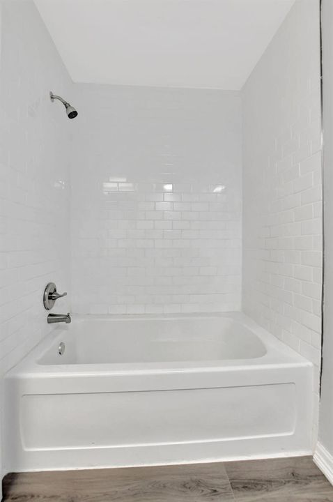 Bath tub
