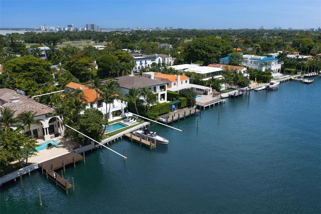 En Renta: $85,000 (6 camas, 4 baños, 5950 Pies cuadrados)