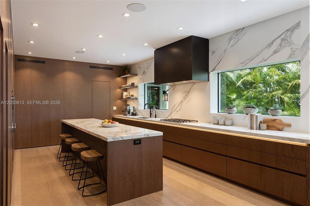 En Renta: $85,000 (6 camas, 4 baños, 5950 Pies cuadrados)