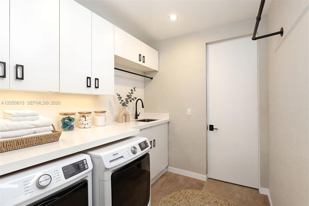 En Renta: $85,000 (6 camas, 4 baños, 5950 Pies cuadrados)