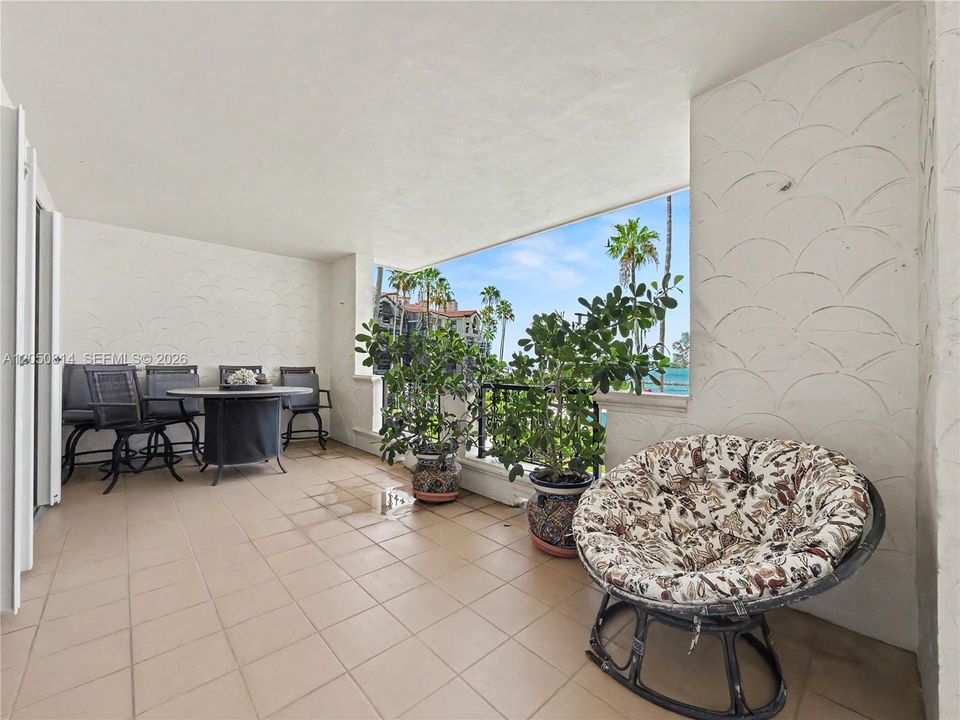 For Rent: $20,000 (3 beds, 3 baths, 2744 Square Feet)