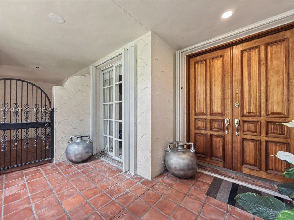 For Rent: $20,000 (3 beds, 3 baths, 2744 Square Feet)
